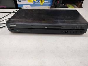 lot 8231 image: Toshiba SD-2800 DVD Video Player Black w Power Cord
