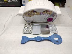 lot 8233 image: Easy-Bake Oven with Glitter Design, 330 Timer Dial and Baking Pans