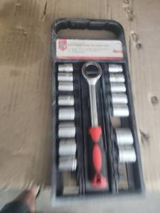 lot 6008 image: Surebilt 19-Piece 38 Drive Ratchet And Socket Set 98025