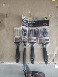 lot 6010 image: Pro Essentials 4-Pack Paint Brushes 1.5in, 2in, 3in Olefin Bristle