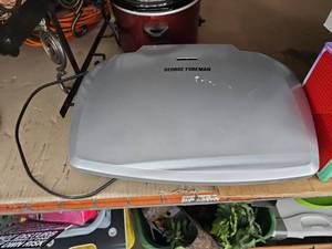 lot 6015 image: George Foreman Grilling Machine GR390FP 120V 1440W Electric Grill
