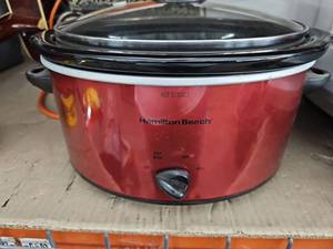 lot 6016 image: Hamilton Beach Red Slow Cooker w Glass Lid Model 33155 Type SC10