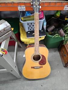lot 6017 image: Spirit MAD2NACH Dreadnought 6-String Acoustic Guitar Natural Finish