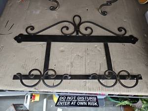 lot 6018 image: Black Wrought Iron Wall-Mount Rack with Scroll Top and 4 Scrolled Hooks