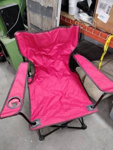 lot 6051 image: Harrahs Pink Folding Camp Chair w Cup Holder Armrest