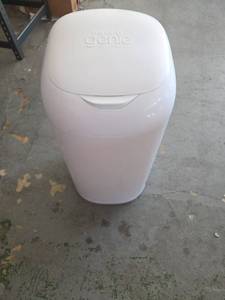 lot 224 image: Diaper Genie, DAMAGE SOLD AS IS - Retail $0