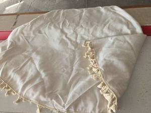 lot 291 image: 60 Round Table Cloth with Tassels - Retail $0