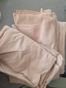 lot 297 image: FullQueen Size Bed Sheets, Flat Sheet, Fitted Sheet, Two Pillow Cases(Appears Pre Owned) - Retail $0