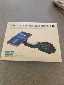 lot 363 image: 3-in-1 Foldable Wireless Charger 15W - Retail $0