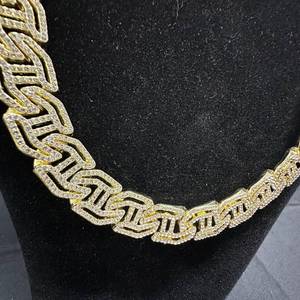 lot 44 image: New Gold-Tone Link Chain Necklace 30 Inch wGift Box