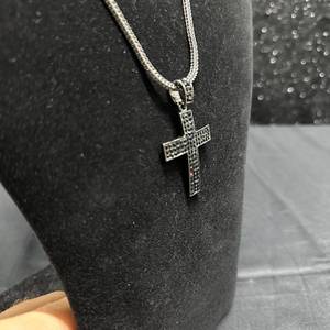 lot 46 image: New Cross Pendant Necklace with Black Stone Accents and 24in Link Chain