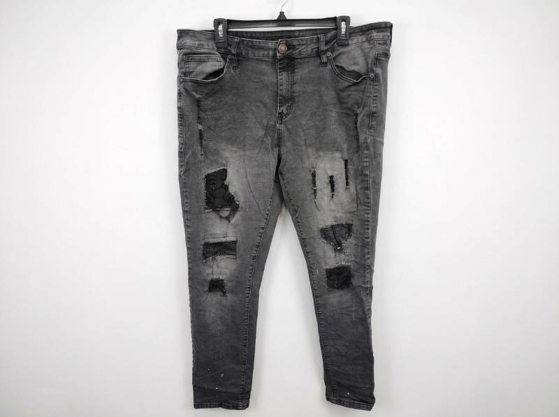 lot 618 image: Rue21 Mens Slim Taper Supreme Flex Distressed Gray Jeans 3832