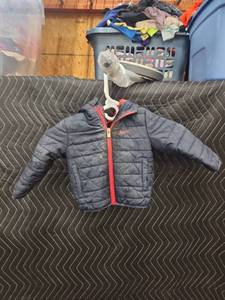lot 2101 image: Nike Infant Quilted Hooded Puffer Jacket Navy w Red Fleece Lining Size 12M