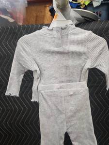 lot 2105 image: Old Navy Baby 2-Piece Gray Ribbed Knit Top and Pants Set 0-3Months