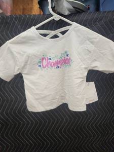 lot 2106 image: Champion Girls Short Sleeve White T-Shirt Size 4T Heart Graphic Strappy Back
