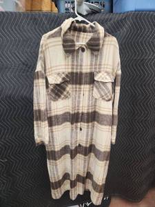 lot 2112 image: Womens Long Plaid Button-Front Shirt Coat Size L Brown & Cream