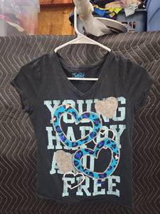 lot 2125 image: Justice Girls Size 14 Black V-Neck Tee Young Happy and Free Graphic
