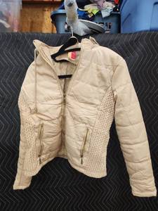 lot 2132 image: Create X5 Womens Small Hooded Puffer Jacket w Faux Fur Lining
