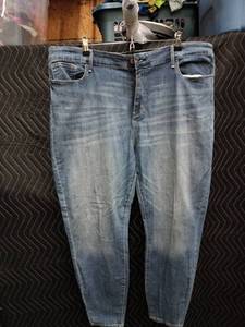 lot 2161 image: Signature by Levi Strauss & Co. Mid Rise Skinny Jeans Size 22M W36 L30