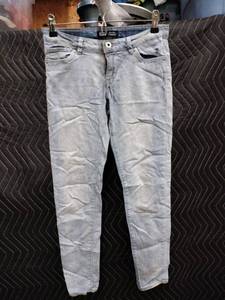 lot 2172 image: Levis Denim Legging Womens Light Wash Skinny Jeans Size 12 Reg