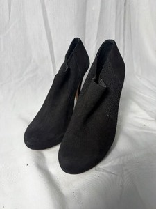 lot 36696 image: vince clamuto black suede ankle heel 9.5
