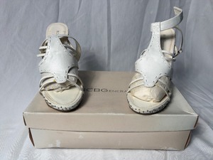 lot 36705 image: BCBG-MERCURY white calf high heel size 9.5