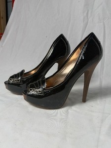 Jessica Simpson blk patent leather peep-toe high heel size 9.5