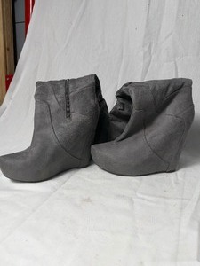 lot 36736 image: Jessica Simpson grey faux suede slouchy wedge boots with rounded toe size 9.5