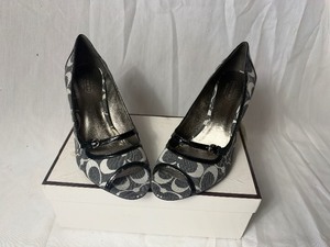 lot 36740 image: COACH-HAYS blkwht high heel size 9.5