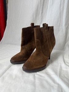 lot 36758 image: BCBG dark brown suede ankle high heel boot size 9.5