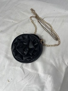 lot 36784 image: gently used small cute blk flowered purse