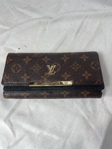 lot 36785 image: LOUIS VUITTON gently used large wallet dk browngold
