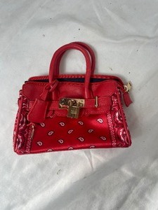 lot 36787 image: like new small red purse with lock and key
