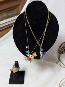 lot 36811 image: gently used betset johnson gold multi fish charm neckless with gold fish ring