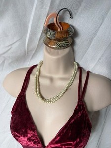 lot 36832 image: Pearl Like necklace & Set of Matching Braclets.