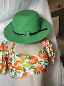 lot 36915 image: Green Wool Felt Fedora Hat With Black Belt Style Around The Brim.