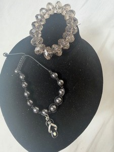 lot 36883 image: Beaded Bracelets w Flipflop Charm