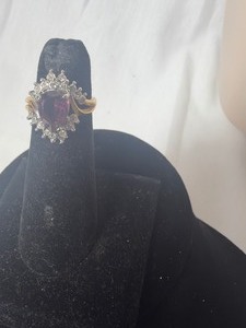 lot 36892 image: 18k GE Gold Ring Pair Flower Gem
