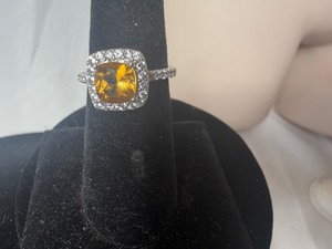 lot 36905 image: 925 Squared Yellow Gem China Ring