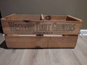 lot 1000 image: Vintage Western Fruit Growers Century Brand Fruit Crate Grown in USA