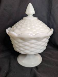 lot 1500 image: White Covered Pedestal Dish with Diamond Pattern and Finial Lid