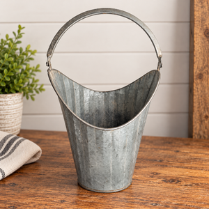 lot 1820 image: Metal Ribbed Bucket