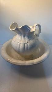 lot 54 image: Ceramic Pitcher and Wash Basin Bowl Set with Crackle Glaze Finish