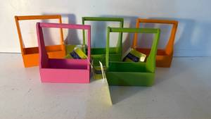 lot 68 image: the spring shop Tote Caddy 4.25x2.25x5 in 5843255