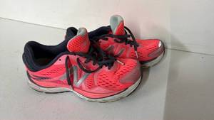 lot 105 image: New Balance Womens Athletic Shoes Size 8 US W860