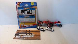 lot 178 image: Hot Wheels Vanity Plate Pack HOTWLS Plus Play Mat and 4 Toy Vehicles