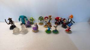 lot 180 image: Lot of 15 Character Figures with Base Discs and 2 Clear Pieces