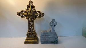 lot 188 image: Christmas Traditions Gold Cross Decor and Blessing Block Set