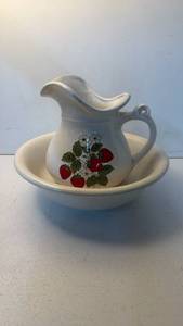 lot 208 image: Strawberry Print Pitcher and Basin Set