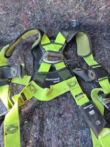 lot 6 image: Honeywell Miller H500 Universal Safety Harness
